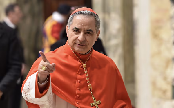Cardenal al que el papa apartó por delito financiero, insiste en asistir al cónclave - Noticiero Paraguay