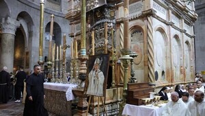 "Jerusalén está triste": Cristianos despiden al Papa con un réquiem en el Santo Sepulcro