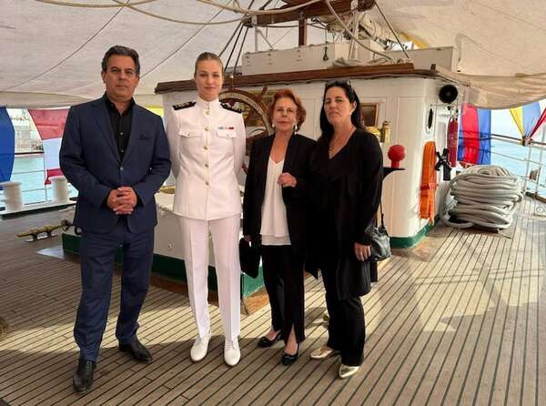 La princesa Leonor se reunió con la familia de Vargas Llosa - Gente - ABC Color