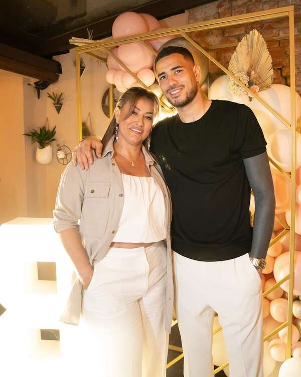 Tonny Sanabria celebra la vida de su madre - Gente - ABC Color