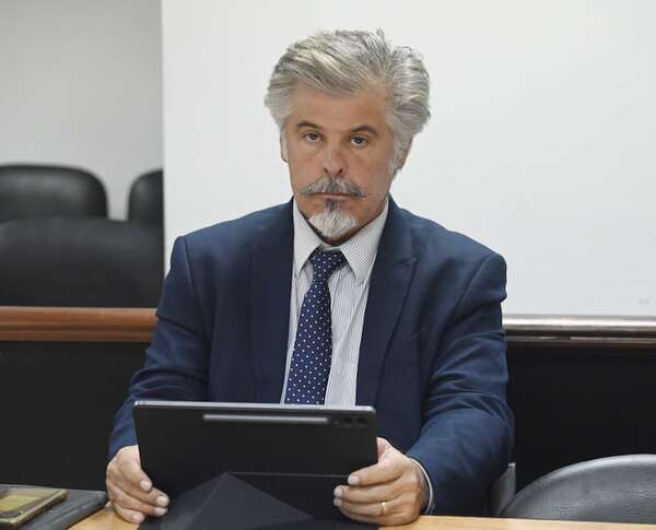 Nueva suspensión del juicio oral y público al exministro Arnaldo Giuzzio - Nacionales - ABC Color
