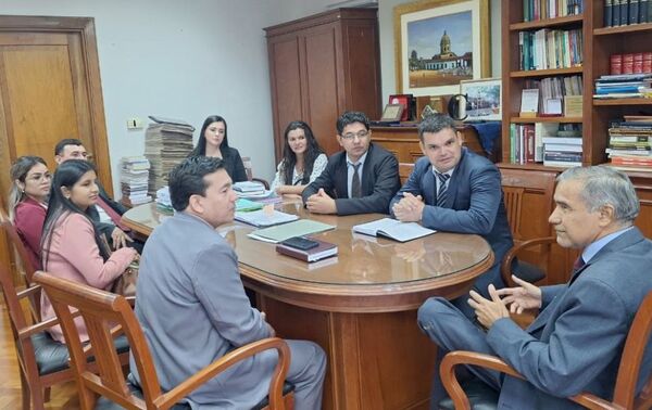 Ministro Ramírez Candia mantuvo mesa de diálogo con gremio de abogados de San Pedro