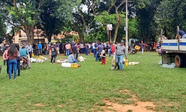 Santa Rosa: después de varios reclamos, labriegos reciben asistencia alimenticia a través de Yacyretá - Nacionales - ABC Color