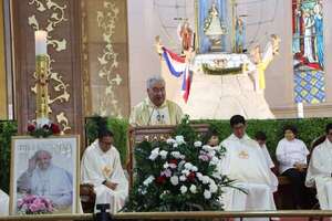 Caacupé: despiden en oración al Papa Francisco y piden por la elección del nuevo Pontífice - Nacionales - ABC Color