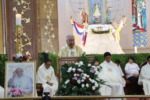 Caacupé: despiden en oración al Papa Francisco y piden por la elección del nuevo Pontífice - Nacionales - ABC Color