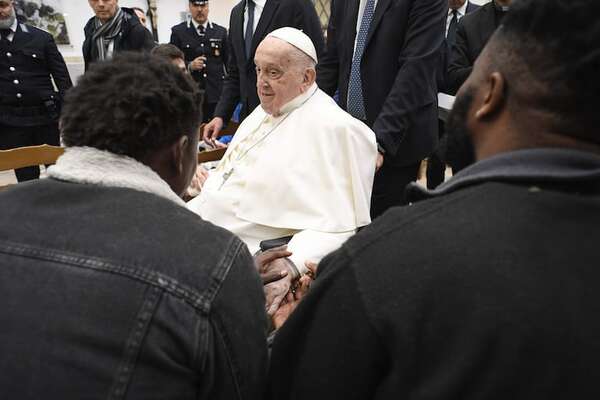 El Papa donó sus últimos euros para ayudar a los presos, antes de morir - Mundo - ABC Color