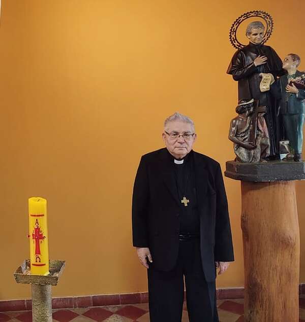 Paí Aguirre celebra los 50 años de sacerdocio con sus exalumnos - Nacionales - ABC Color