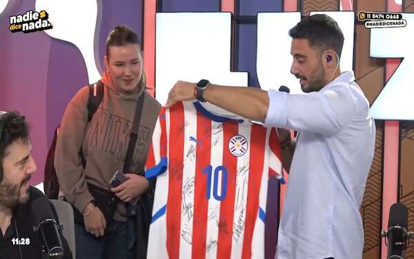 Nico Occhiato elogió la camiseta de Paraguay y a la Albirroja - Gente - ABC Color