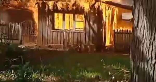 La Nación / Investigan a mujer que incendió la vivienda de su vecino en Hohenau