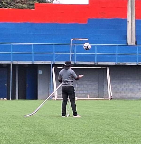 La FIFA inspecciona cancha sintética del Independiente CG - Deportivo Recoleta - ABC Color