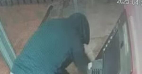 La Nación / Buscan identificar al hombre que intentó de robar un cajero automático