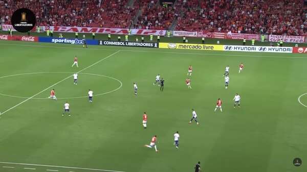 Óscar Romero y la asistencia top en la remontada de Internacional - Fútbol Internacional - ABC Color
