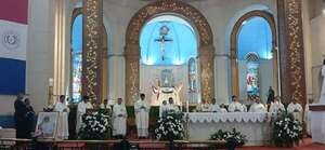 Importante cantidad de visitantes llega a la Basílica para orar por el papa Francisco - Nacionales - ABC Color