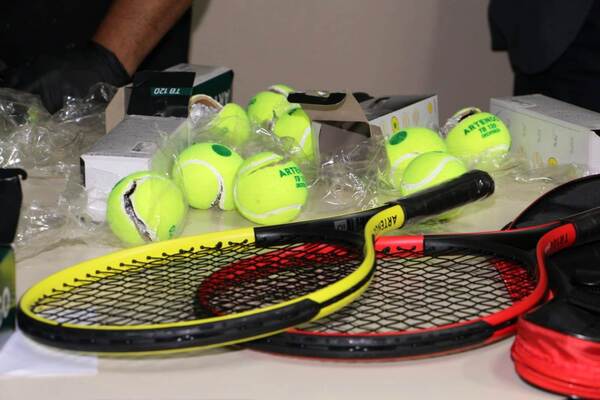 Senad incauta cocaína oculta en pelotas de tenis •