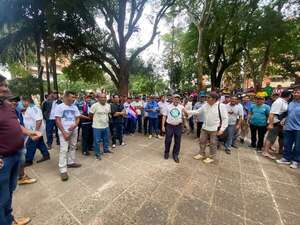 Excombatientes del golpe de Estado contra Alfredo Stroessner denuncian violación de ley de indemnización - Economía - ABC Color