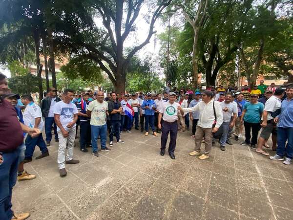 Excombatientes del golpe de Estado contra Alfredo Stroessner denuncian violación de ley de indemnización - Economía - ABC Color