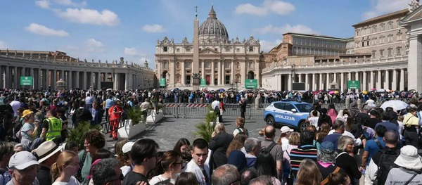 Muerte del papa dispara precios de vuelos y hoteles en Roma - ADN Digital