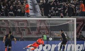 (VIDEO) ¡Así atajó Verza el penal pateado por el delantero estrella de Peñarol!