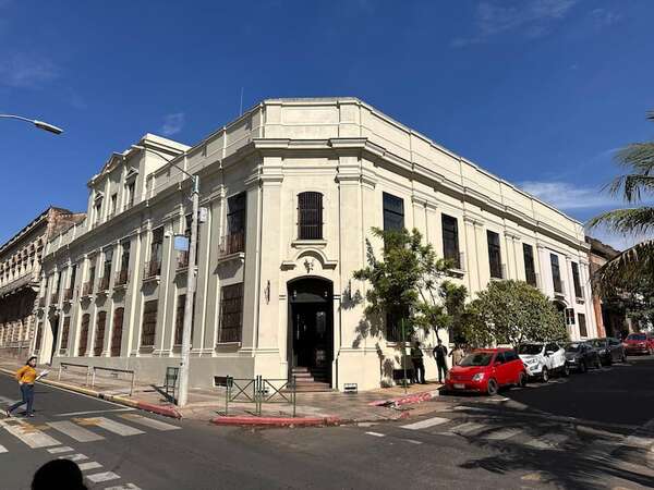 Con entrega de reconocimiento a Alcibiades González del Valle, inauguran Centro Cultural Staudt - Cultura - ABC Color