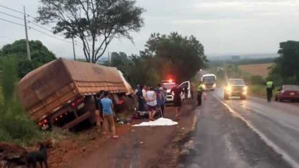 Motociclista pierde la vida tras ser impactado por un tractocamión