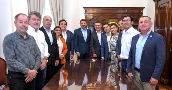 La Nación / Revisan planes del Gobierno