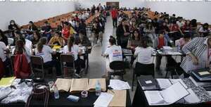 Nuevos becarios firman el Acuerdo de Compromiso