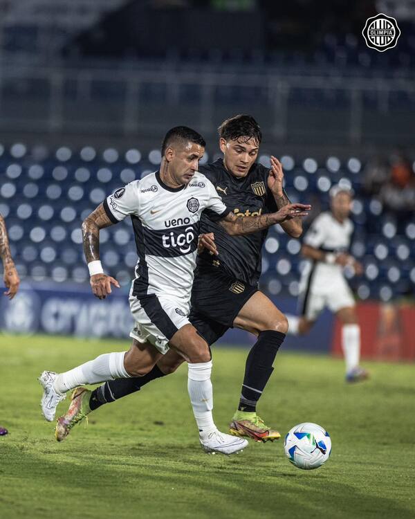 El Decano no levanta cabeza: empato sin goles ante Peñarol en Sajonia - trece