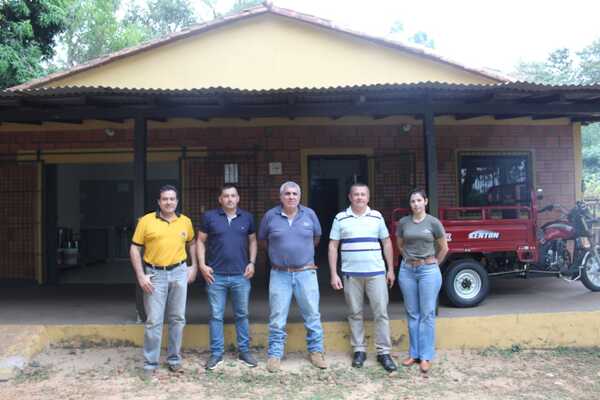 Productores apícolas de Guairá incursionan de manera exitosa en el Programa Hambre Cero - .::Agencia IP::.