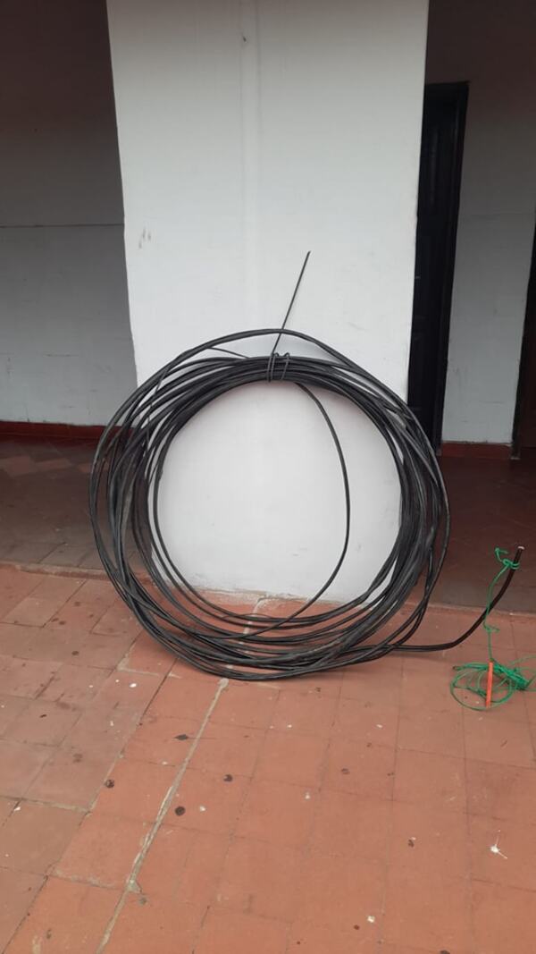 Detienen a dos personas por hurtar varios metros de cables de COPACO - 1000 Noticias