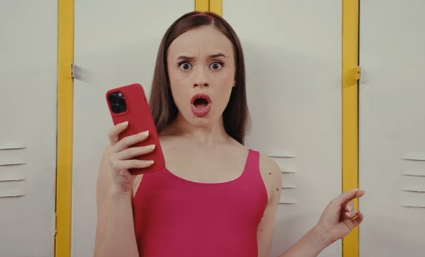 Lía Love estrenó el videoclip de “Escondidas”