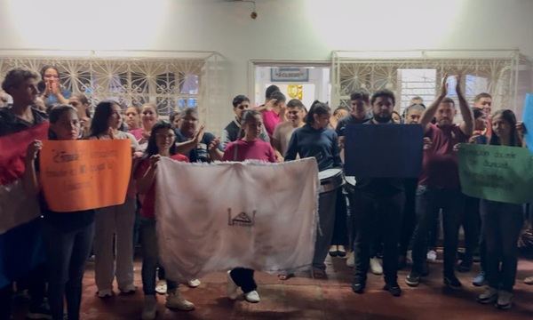 Estudiantes del IFD ACADEMO se manifiestan en Coronel Oviedo en contra de la anulación de sus exámenes - OviedoPress