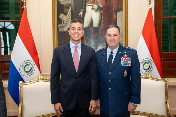 Paraguay robustece alianza con EE.UU. y condecora al comandante de la Guardia Nacional de Massachusetts - .::Agencia IP::.