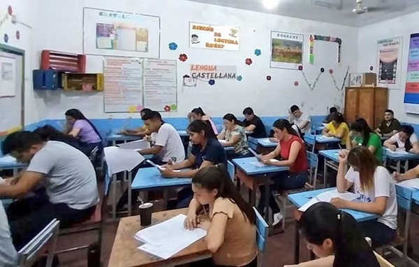 Posible fraude en examen docente: 2.300 repetirán prueba