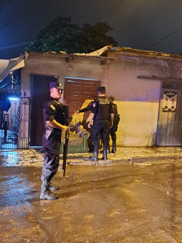 Chacarita: Balacera deja un joven fallecido y una niña herido - Unicanal