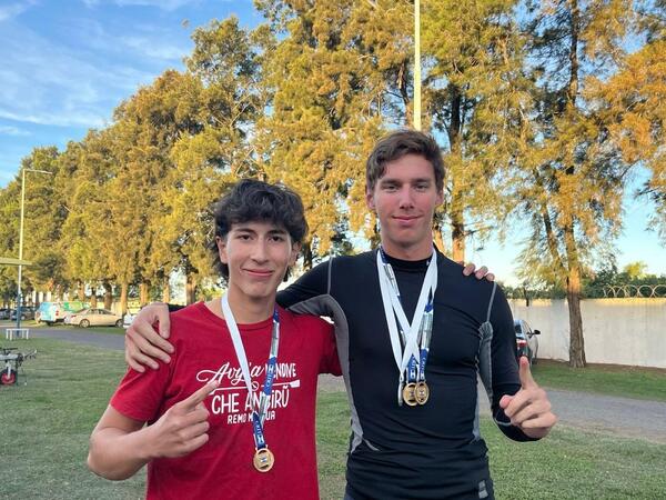 Remeros paraguayos en lo mas alto del podio en torneo internacional en la Argentina - .::Agencia IP::.