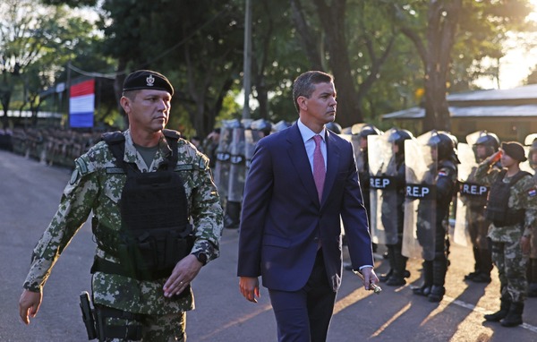 Desfiles del 15 de mayo y por fundación de Asunción, a consideración de Peña - 1000 Noticias