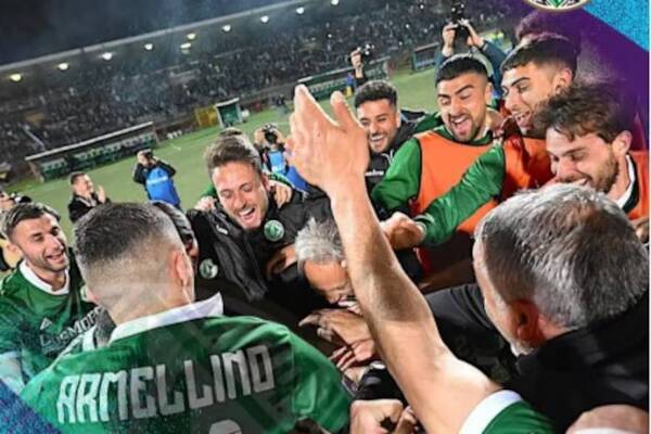 Si el Avellino gana algo, “tiembla” el Vaticano: la increíble historia de ascensos y muertes papales