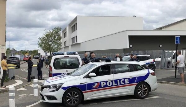 Un alumno muerto y tres heridos tras ataque con cuchillo en colegio de Francia - 1000 Noticias