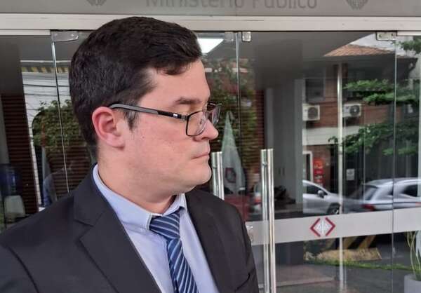 Lo que dijo el escribano enviado por diputado cartista tras reunión con Emiliano Rolón - Política - ABC Color