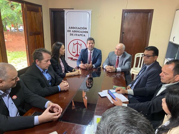 Abogados de Itapúa se reúnen con autoridades del Consejo de la Magistratura