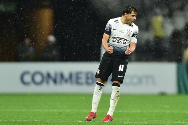 Versus / Ángel Romero le da la victoria a Corinthians ante Racing de Montevideo