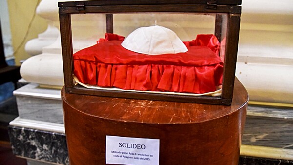 Exhiben los objetos que usó Francisco