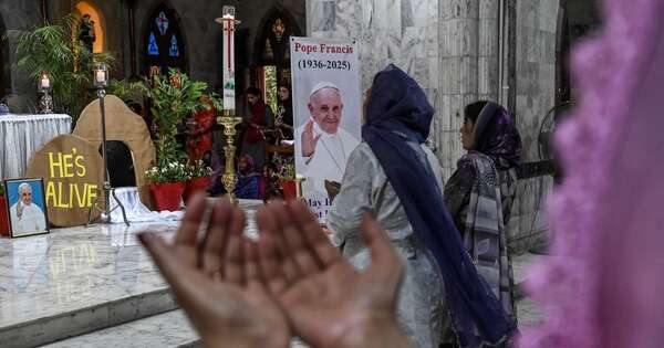Diario HOY | Un adiós “más íntimo” al papa Francisco de madrugada