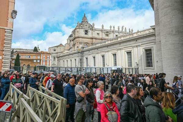 Más de 128.000 personas han visitado ya la capilla ardiente del papa Francisco - Mundo - ABC Color