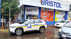 Motochorros roban cinco celulares de alta gama durante asalto a sucursal de Bristol - La Clave