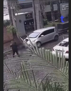 (Video) ¡Por pago con tarjeta jeyma! Estudiante denuncia agresión por parte de conductor de plataforma