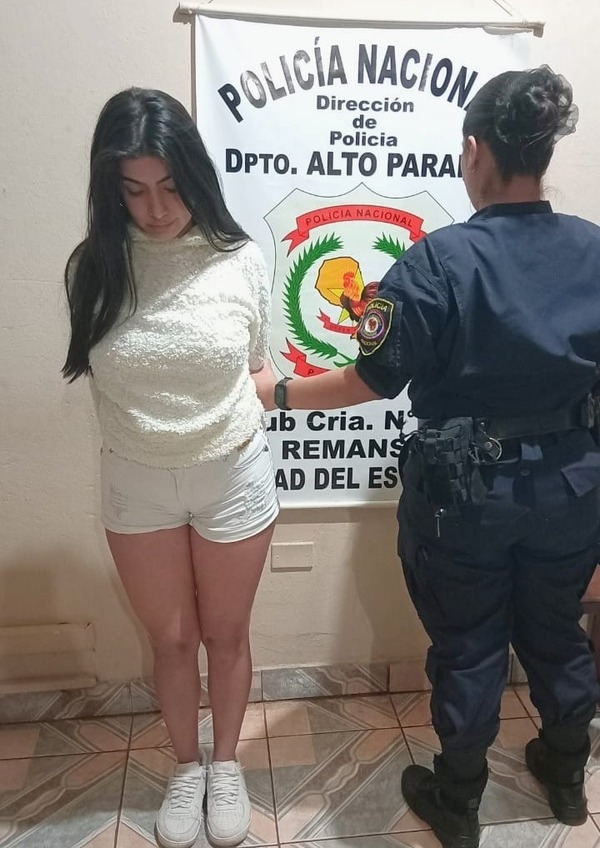 Exbailarina detenida por guardar droga en el rodete de su cabello - 1000 Noticias