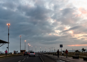 Anuncian un viernes cálido con lluvias dispersas