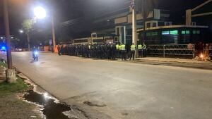 Nativos bloquean entrada al Indi - Nacionales - ABC Color