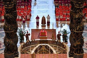 Este viernes se cierra el féretro del papa Francisco - Unicanal